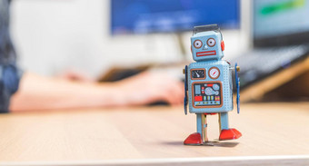 人工<strong>情报</strong>概念玩具机器人办公室桌面比喻聊天机器人社会机器人算法