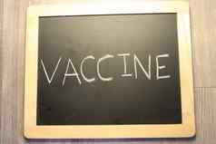疫苗主题图片词疫苗黑板上
