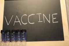 疫苗主题图片词疫苗黑板上