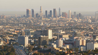 高层建筑摩天大楼大都市忙冲小时高速公路这些洛杉矶加州美国城市市中心天际线交通小时空中视图城市景观汽车车道高速公路城市