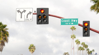 太平洋海岸高速公路历史路线路标志<strong>旅游</strong>目的地加州美国刻字十字路口路标象征夏<strong>季</strong>旅行海洋全美洲的风景优美的号高速公路
