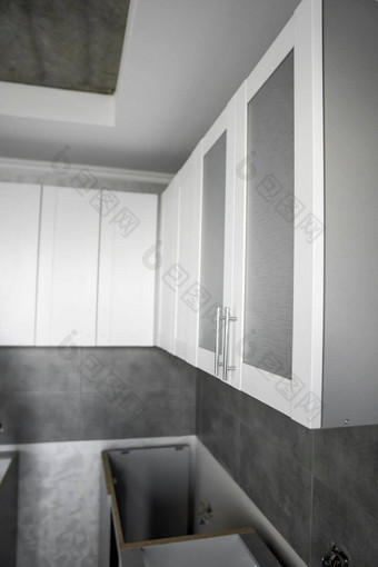 自定义厨房橱柜安装白色家具外墙中密度<strong>纤维板</strong>灰色的模块化厨房刨花板材料阶段安装框架家具方面中密度<strong>纤维板</strong>配置文件