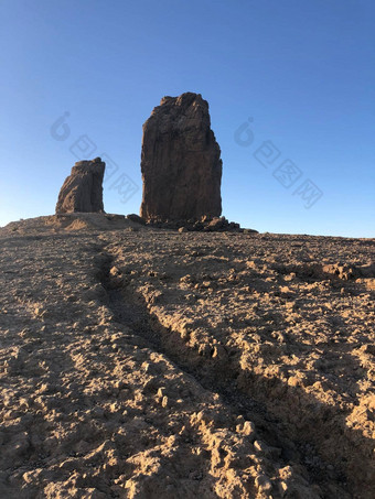 罗格nublo火山岩石