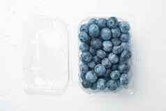 蓝莓清晰的塑料托盘白色背景前视图平躺