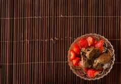 草莓巧克力冰奶油水晶碗竹子席