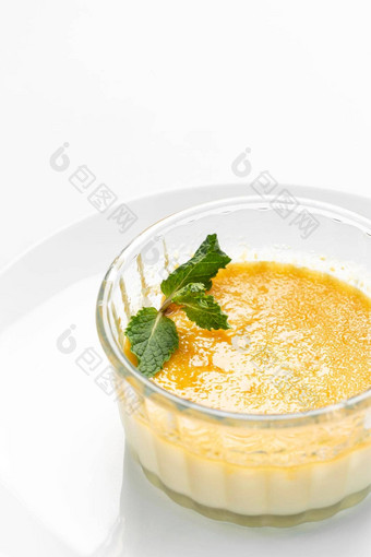 素食主义者乳制品免费的有机椰子<strong>噪</strong>音Brulee<strong>白</strong>色背景