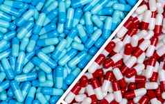前视图蓝色的胶囊红白胶囊药片塑料托盘完整的框架药物药店药店产品药理学概念医疗保健医学制药行业