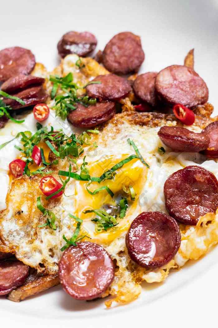 辣的西班牙辣香肠香肠鸡蛋西班牙语鸡蛋撕裂