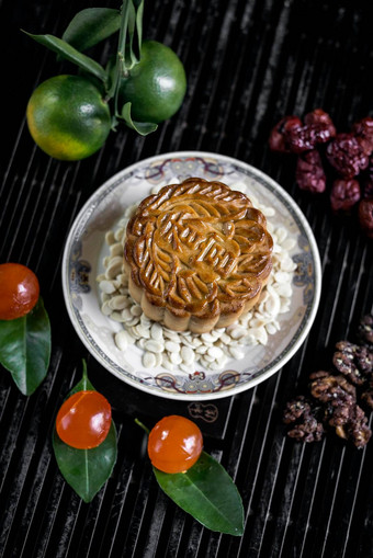 传统的中国人月饼节日甜蜜的食物特写镜头