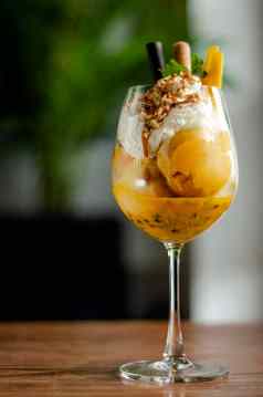 芒果激情水果热带冰奶油圣代玻璃