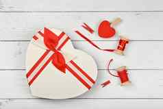 包装情人节心形状的礼物盒子表格