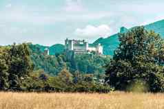 堡垒霍恩萨尔茨堡美丽的中世纪的城堡奥地利旅游吸引力