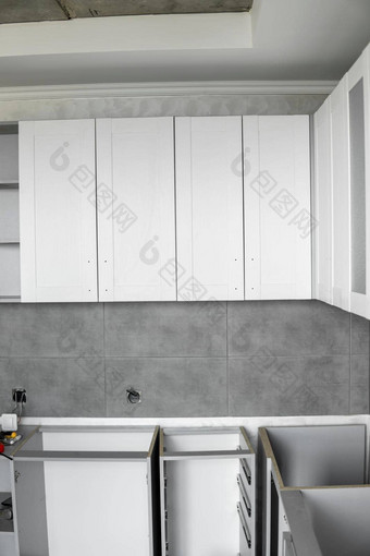 自定义厨房橱柜安装白色家具外墙中密度<strong>纤维板</strong>灰色的模块化厨房刨花板材料阶段安装框架家具方面中密度<strong>纤维板</strong>配置文件