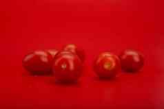 红色的西红柿滴水红色的背景复制空间概念有机蔬菜节食