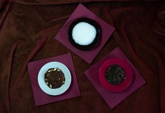 菜糖茶阴影红色的餐巾棕色（的）桌布