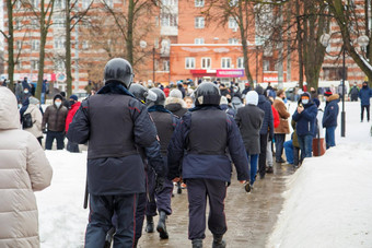 图拉俄罗斯1月公共质量会议支持阿列克谢海军的集团警察军官逮捕抗议者