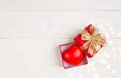 情人节一天红色的礼物盒子开放把心散景背景庆祝活动周年纪念日给爱捐赠援助心形状象征慈善机构健康假期概念