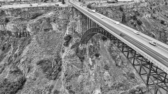 <strong>双胞胎</strong>瀑布爱达荷州佩林纪念桥美丽的峡谷无人机