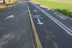自行车路径自行车标志人行道上行人标志