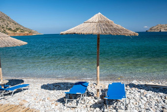 克里特岛希腊Plaka拉西蒂传统的蓝色的表格椅子海滩克里特岛希腊paralia海报Plaka村克里特岛