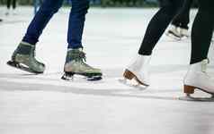 人冰滑冰冰溜冰场冬天