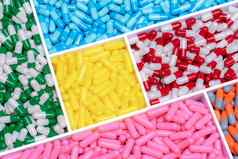 视图胶囊药片塑料盒子多彩色的胶囊药片维生素补充概念制药行业药店产品医疗保健医学制药制造业