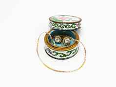 乡村古董轮珠宝瓷装饰花小装饰品盒子白色背景
