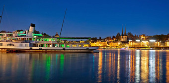 小镇卢塞恩晚上海滨船瑞士湖卢塞恩视图