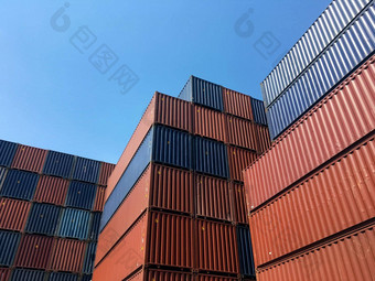 色彩鲜艳的堆栈模式货物航运容器航运院子里码头院子里运输进口出口工业概念