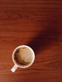 咖啡杯木桌子上平躺背景业务模型