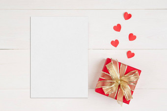 空白明信片大小信礼物盒子心形状木表格模型问候卡模板装饰浪漫的庆祝活动情人节一天假期概念