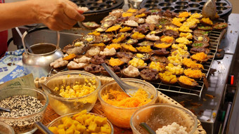 异国情调的东方亚洲甜蜜的美味的甜点不寻常的色彩斑斓的传统的菜计数器集市街食物晚上食物法院曼谷资本烹饪晚上市场