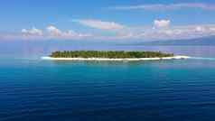 夏天海滩景观热带岛视图棕榈树令人惊异的蓝色的海完美的海滩风景白色沙子异国情调的旅行目的地