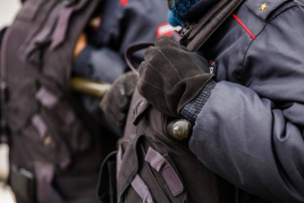 警察军官黑色的统一的防弹背心特写镜头视图黑色的手套