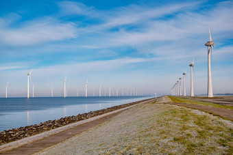 离岸风车公园狂风暴雨的云蓝色的天空风车公园海洋荷兰