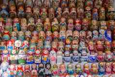 莫斯科6月中央市场背景色彩斑斓的俄罗斯娃娃市场俄罗斯传统的俄罗斯记忆公平
