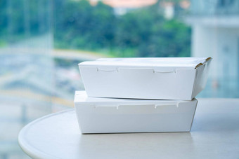 白色纸板盒子食物表格食物交付