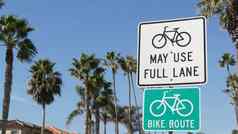 自行车路线绿色路标志加州美国自行车车道singpost自行车专用道路海滨太平洋旅游度假胜地自行车道招牌棕榈健康的生活方式娱乐安全骑自行车象征