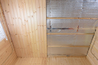 部分完成了天花板护墙板房间木房子