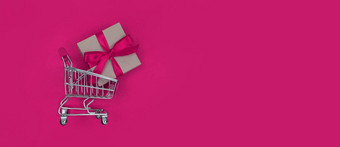 <strong>超市</strong>电车礼物盒子粉红色的背景复制空间购物概念