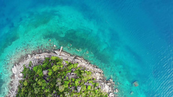 平静色彩斑斓的Azure绿松石海小热带火山岛KOH我独特的小天堂什么时候元无人机视图和平水多石的海岸绿色丛林阳光明媚的一天泰国