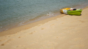 皮艇桨桑迪海岸洗波蓝色的海色彩斑斓的独木舟波浪水晶水热带孤独的岛海滩Copyspace户外活动夏天假期体育运动健康