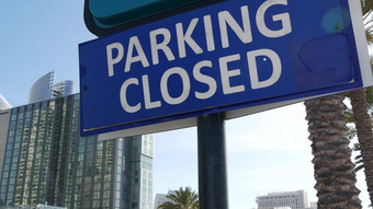 停车很多标志象征交通困难运输问题忙城市区域美国公共支付停车区市中心三迭戈加州有限的空间汽车城市