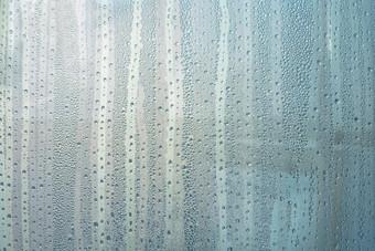 湿玻璃大滴水雨蓝色的颜色背景壁纸水纹理特写镜头图像水滴清晰的玻璃表面重雨