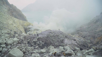 火山火山口硫开采