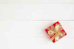 红色的礼物盒子木表格背景爱浪漫礼物庆祝活动周年纪念日惊喜桌子上快乐生日捐赠慈善机构情人节一天2月概念