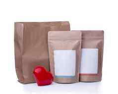 模拟回收纸袋咖啡豆袋红色的心白色背景