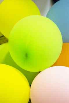 气球颜色分组绿色粉红色的黄色的橙色粉红色的