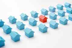 微型红色的模型首页集团蓝色的玩具类型房子白色选择真正的房地产财产市场小屋村抵押贷款购买首页选择城市区设计