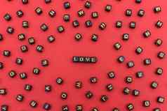 词爱拼写块中心红色的背景很多信黑色的多维数据集